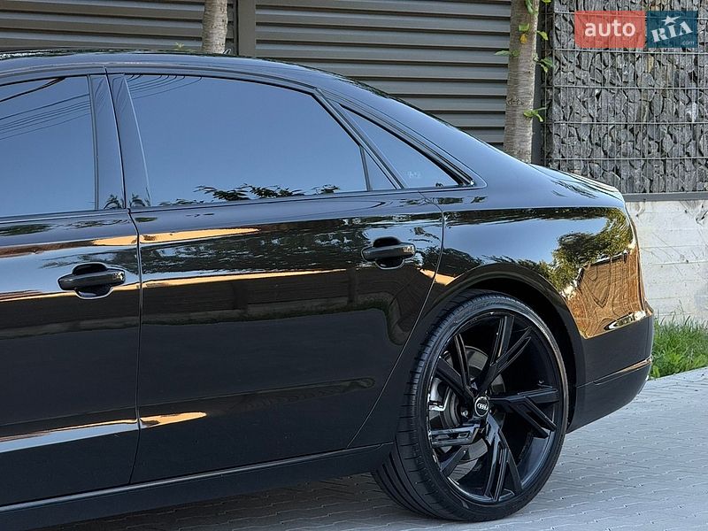 Седан Audi A8 2014 в Виннице
