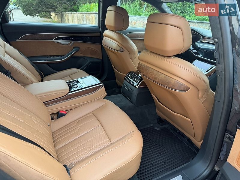 Седан Audi A8 2021 в Хмельницком