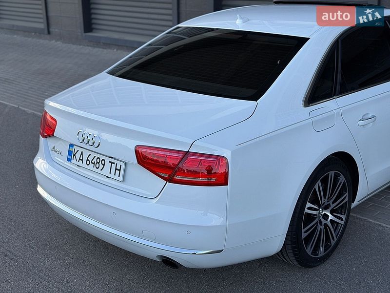 Седан Audi A8 2012 в Києві