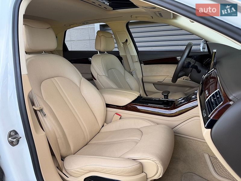 Седан Audi A8 2012 в Києві