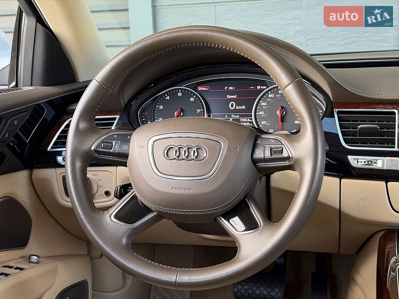 Седан Audi A8 2012 в Києві
