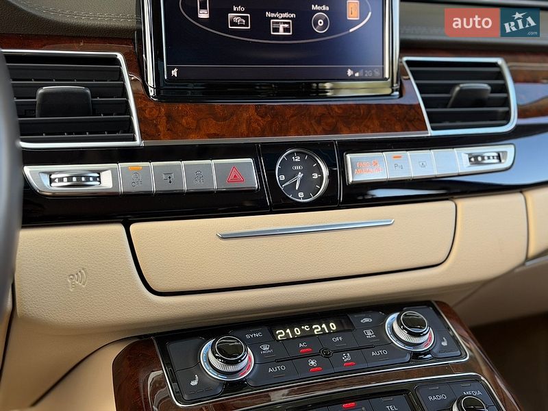 Седан Audi A8 2012 в Києві
