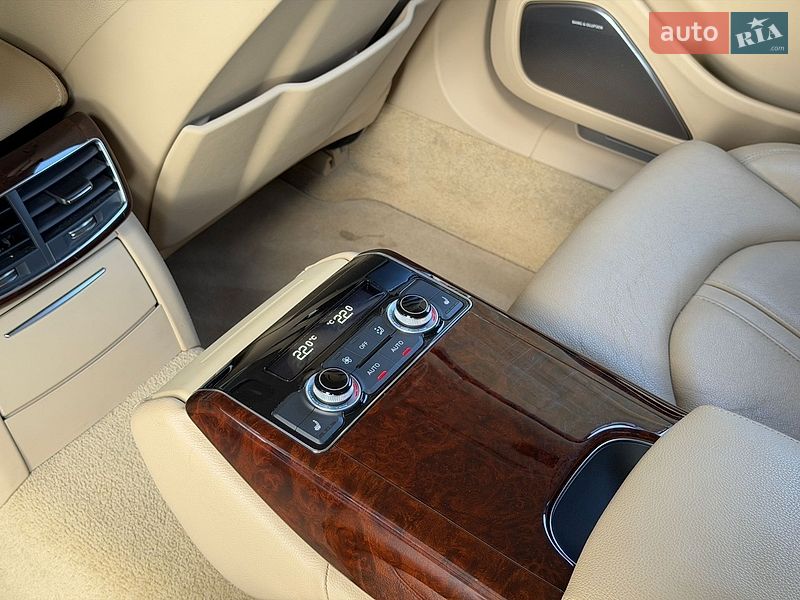Седан Audi A8 2012 в Києві
