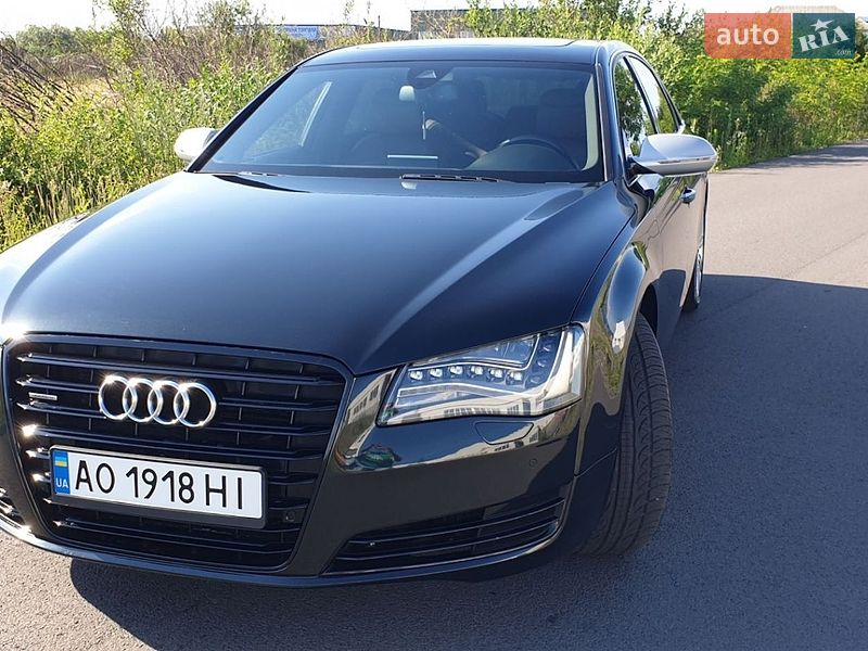 Седан Audi A8 2012 в Мукачевому