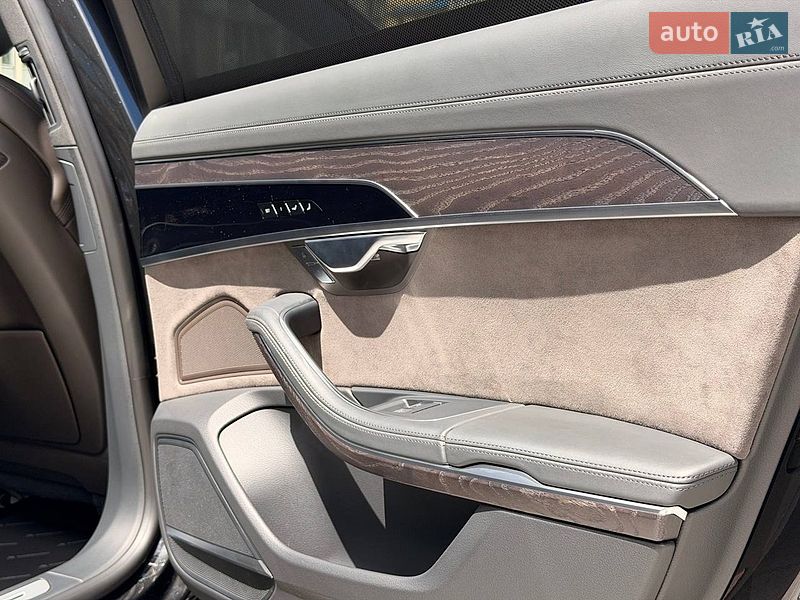 Седан Audi A8 2021 в Києві