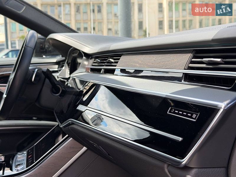 Седан Audi A8 2021 в Києві