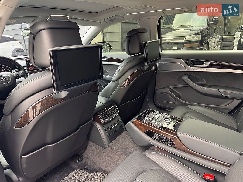 Седан Audi A8 2015 в Одессе