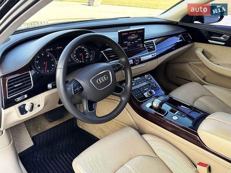 Седан Audi A8 2013 в Луцьку