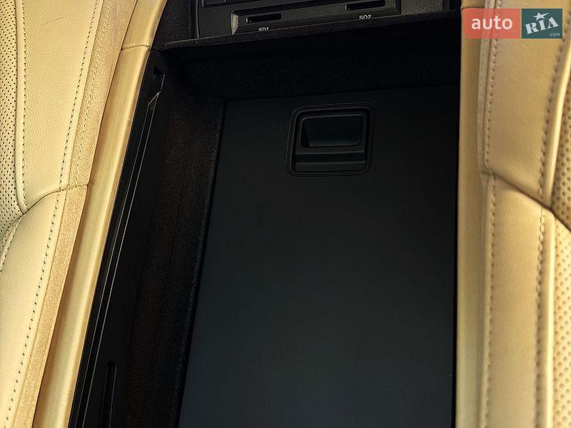 Седан Audi A8 2013 в Луцьку