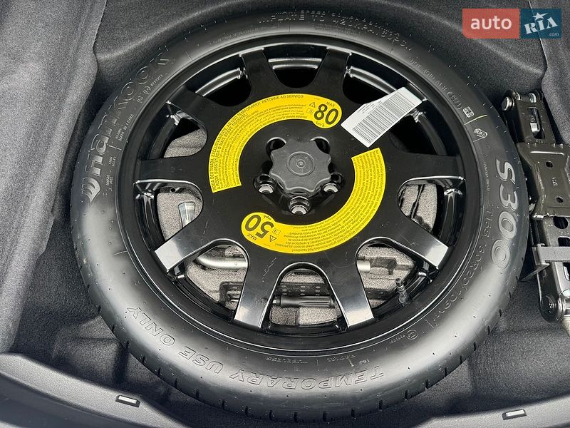 Седан Audi A8 2024 в Рівному