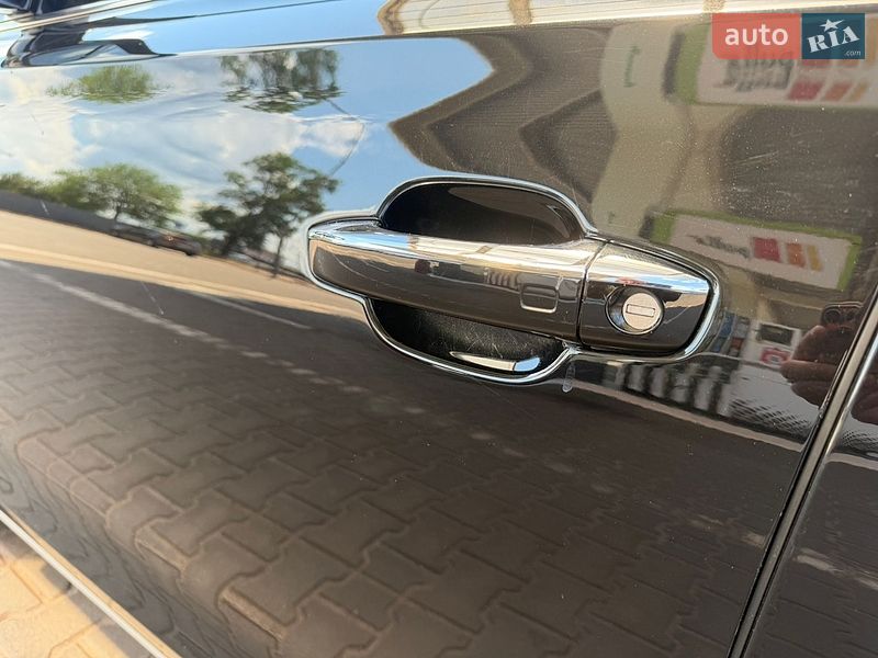 Седан Audi A8 2015 в Кривому Розі