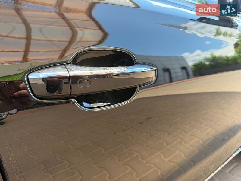 Седан Audi A8 2015 в Кривому Розі