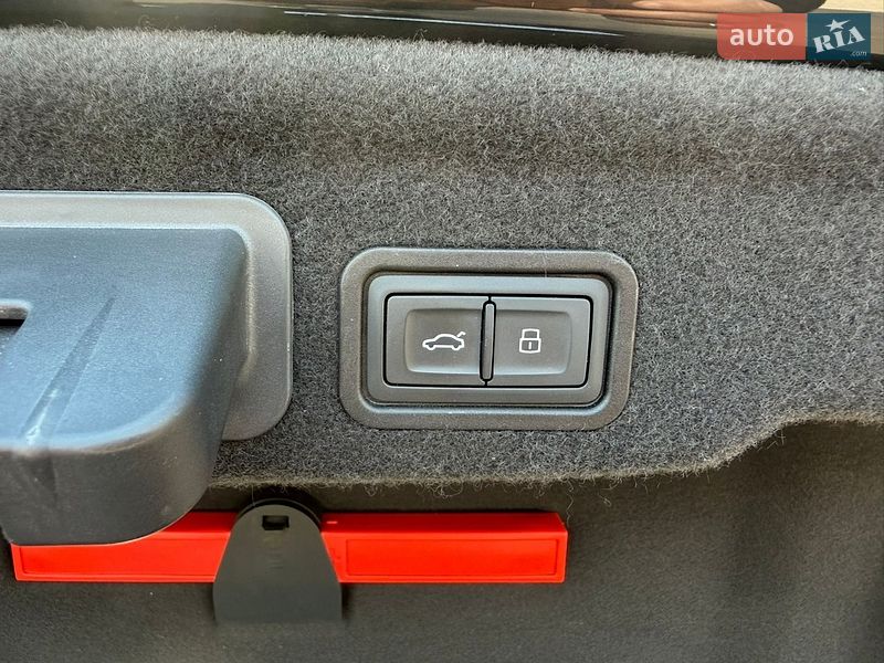 Седан Audi A8 2015 в Кривому Розі