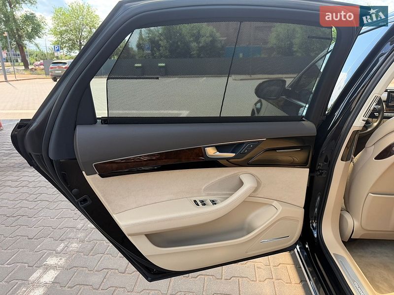 Седан Audi A8 2015 в Кривому Розі