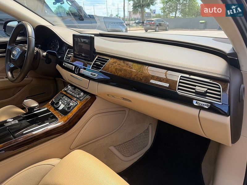 Седан Audi A8 2015 в Кривому Розі