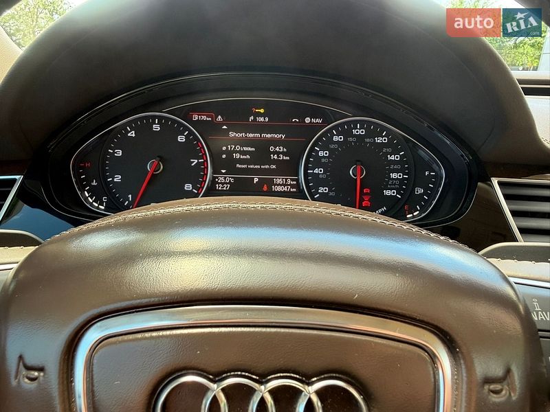 Седан Audi A8 2015 в Кривому Розі
