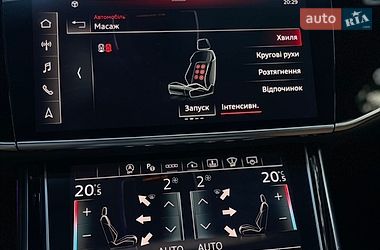 Седан Audi A8 2023 в Львові