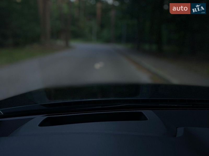 Седан Audi A8 2023 в Львові