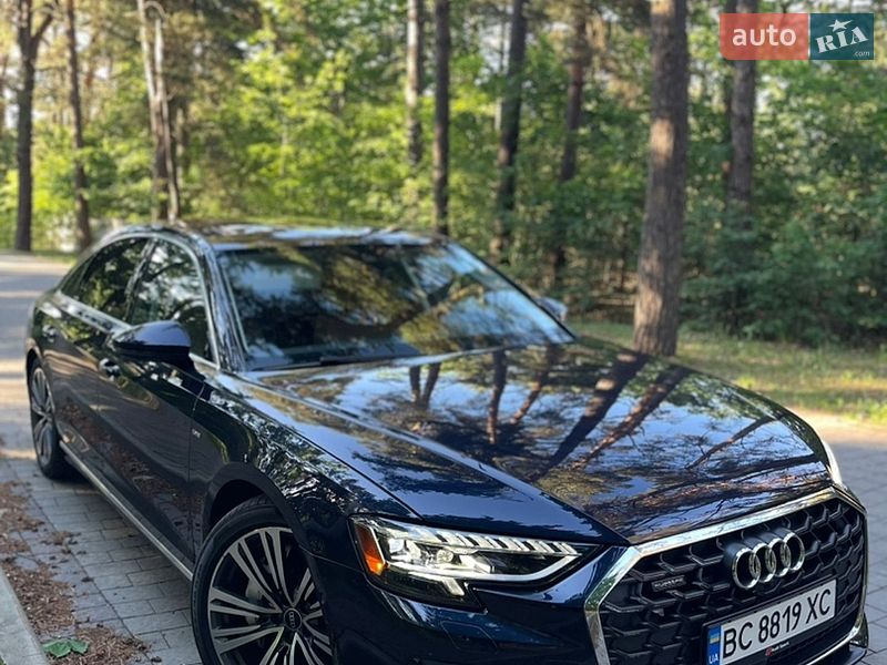 Седан Audi A8 2023 в Львові
