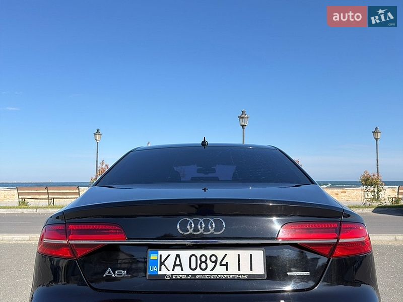 Седан Audi A8 2016 в Благовіщенську