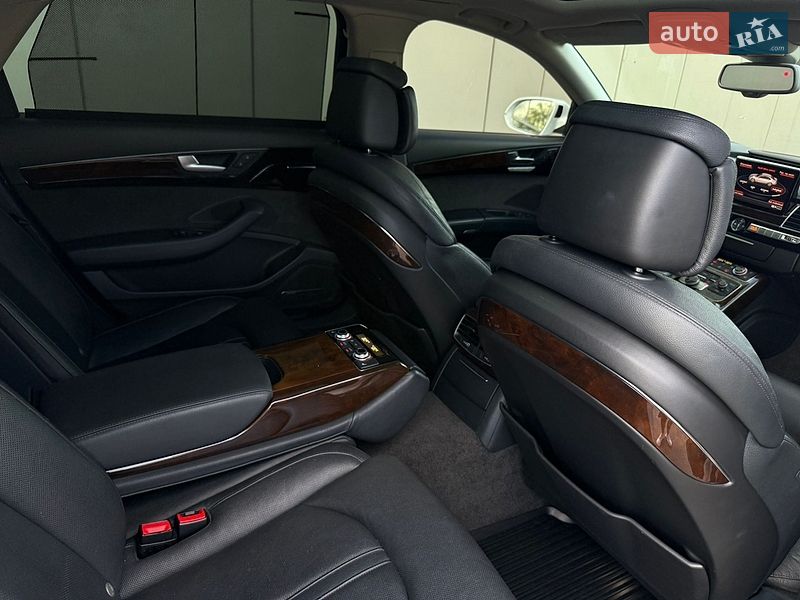 Седан Audi A8 2016 в Кривому Розі