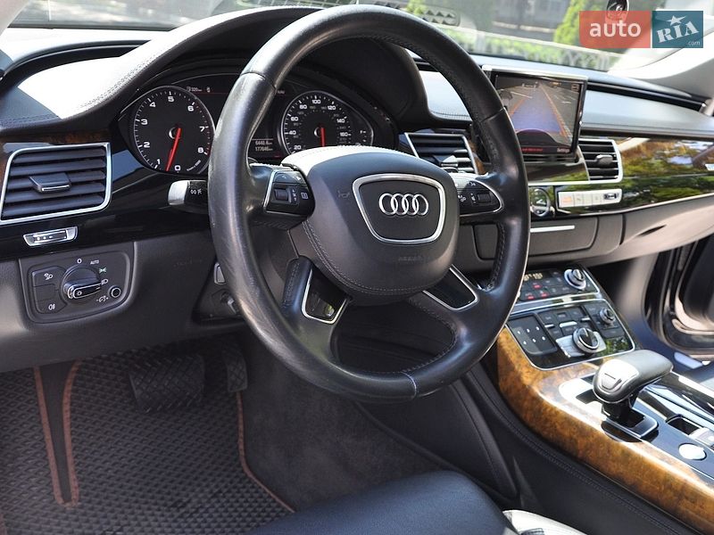 Седан Audi A8 2015 в Одесі