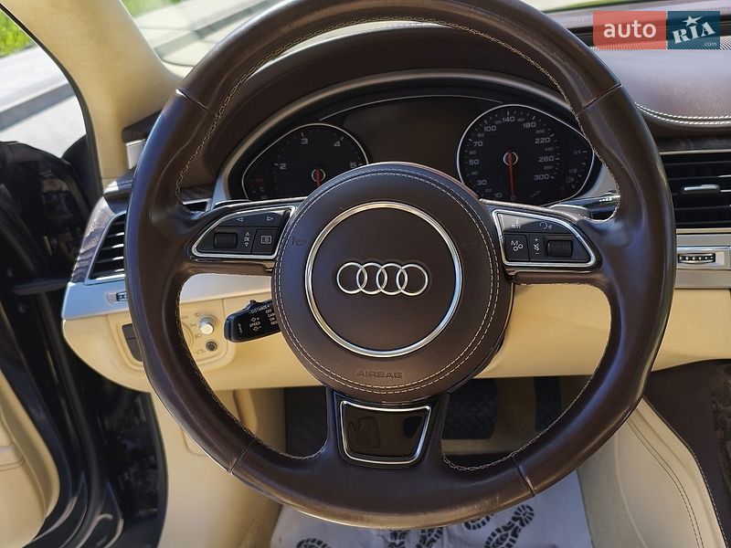 Седан Audi A8 2014 в Львове