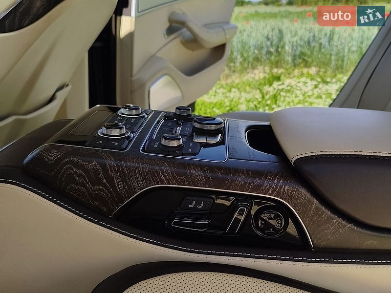 Седан Audi A8 2014 в Львове