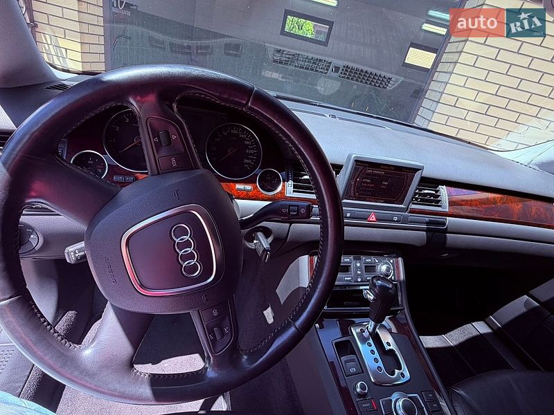 Седан Audi A8 2005 в Тернівці