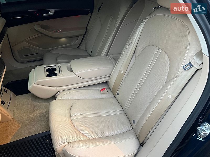 Седан Audi A8 2011 в Вишневом