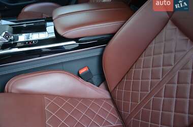 Седан Audi A8 2022 в Києві