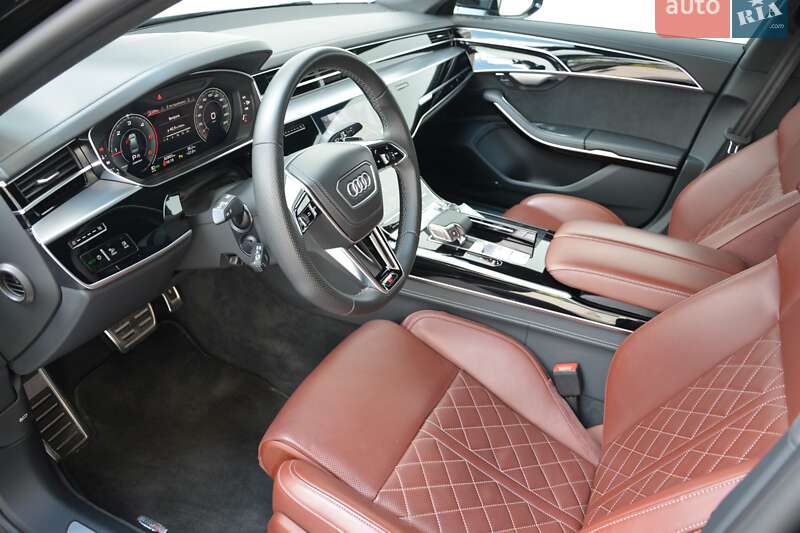 Седан Audi A8 2022 в Києві