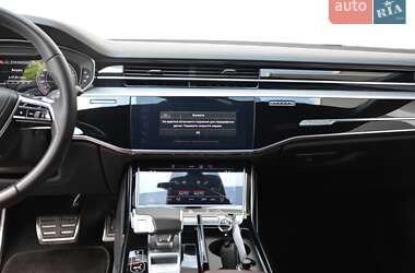 Седан Audi A8 2022 в Києві