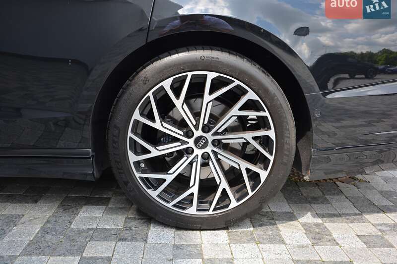 Седан Audi A8 2022 в Києві