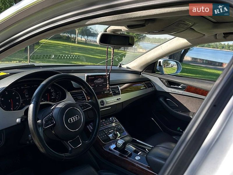 Седан Audi A8 2011 в Києві