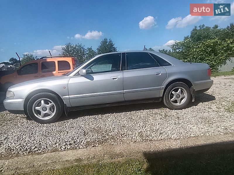 Седан Audi A8 1997 в Чернівцях