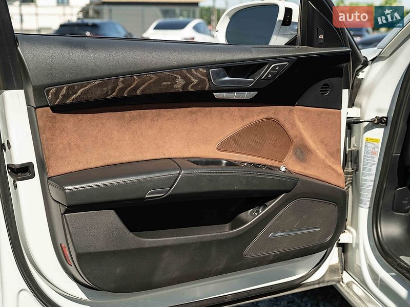 Седан Audi A8 2015 в Чернівцях фото 47 Седан Audi A8 2015 в Чернівцях