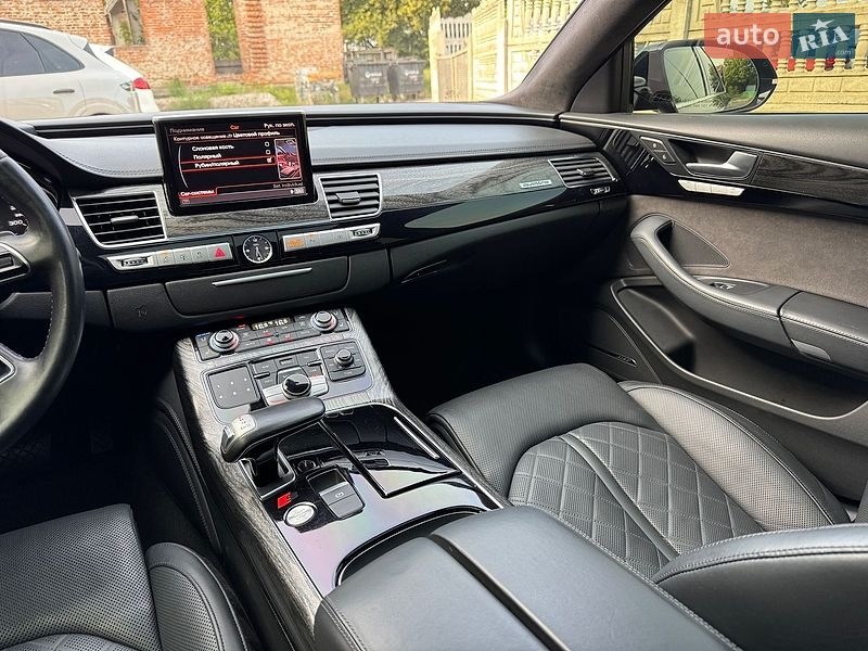 Седан Audi A8 2015 в Тернополе