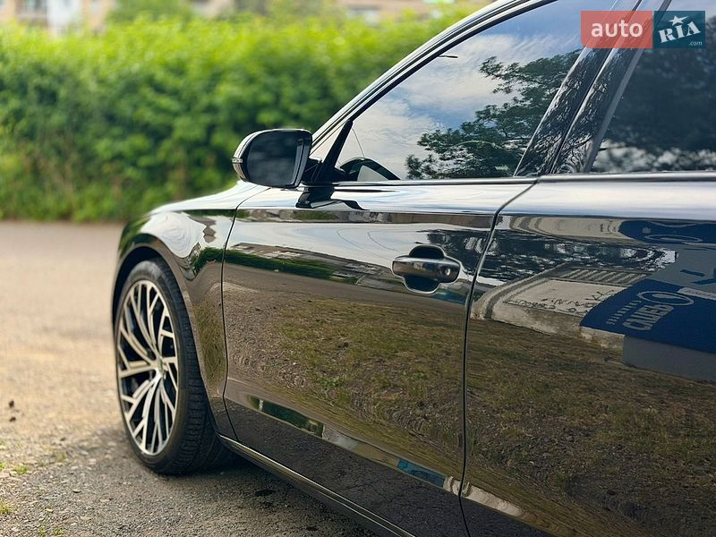 Седан Audi A8 2014 в Черновцах