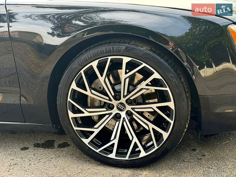 Седан Audi A8 2014 в Черновцах