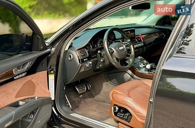 Седан Audi A8 2014 в Черновцах