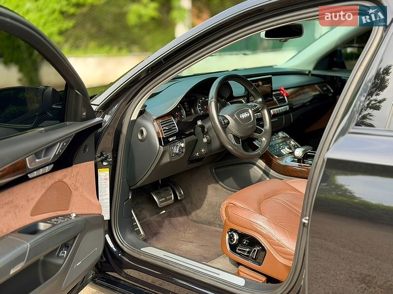 Седан Audi A8 2014 в Черновцах