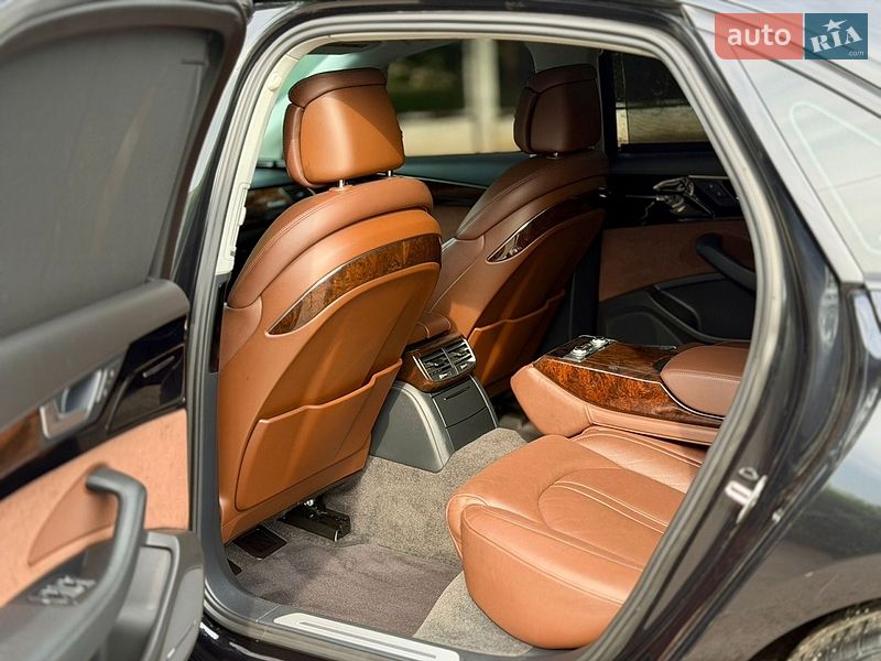 Седан Audi A8 2014 в Черновцах