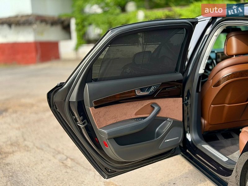 Седан Audi A8 2014 в Черновцах