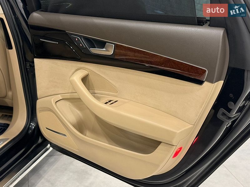 Седан Audi A8 2012 в Одессе