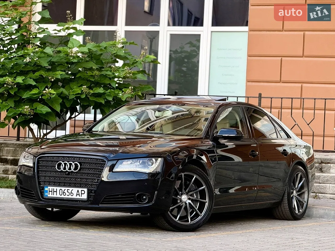 Audi A8 2010 photo 2