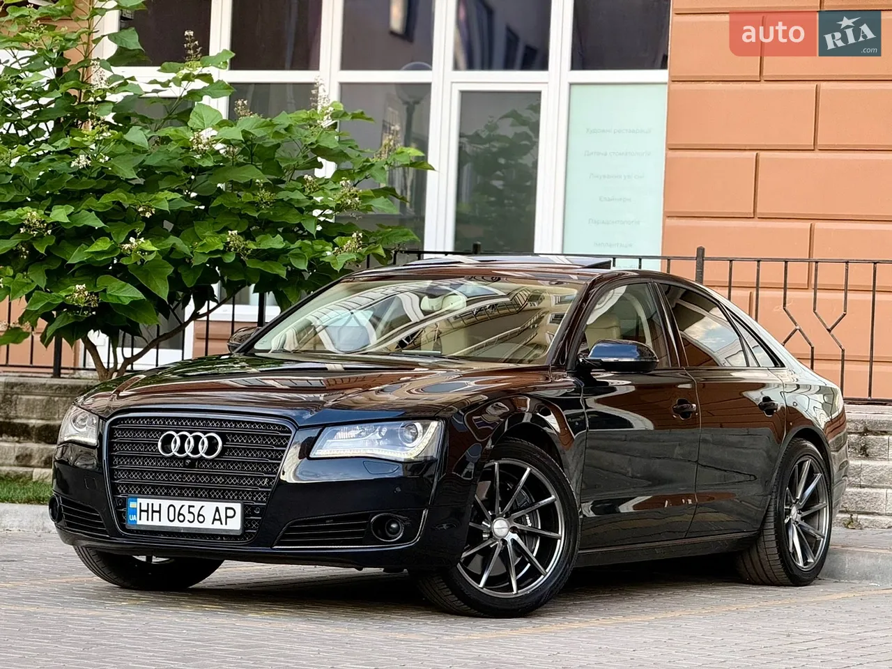 Audi A8 2010 photo 3