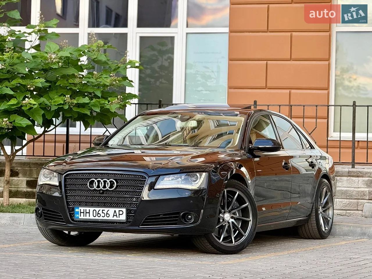 Audi A8 2010 photo 4