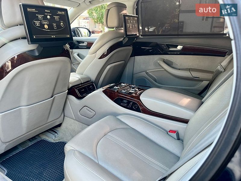 Седан Audi A8 2010 в Виннице