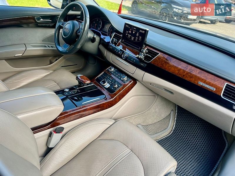 Седан Audi A8 2010 в Виннице